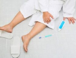 4 Langkah Penting saat Jatuh di Kamar Mandi: Tips Keselamatan Terbaik