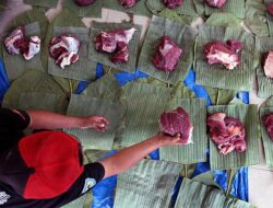Manfaat Daun Pisang Sebagai Pembungkus Daging Kurban