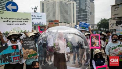 Momen Aksi Gelembung Publik Peduli Udara Sehat di Bundaran HI