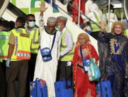 Gaya Pakaian Terbaru Jemaah Haji Sulsel Saat Pulang