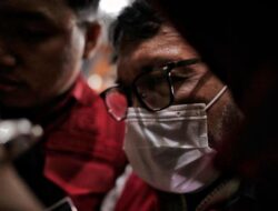 Eks Pejabat MA Zarof Ricar: Vonis 16 Tahun Penjara – Penjelasan dan Analisis