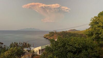 Lewotobi Laki Masih Status Awas: Erupsi Abu 2 Km!