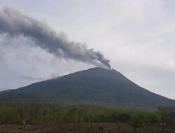 Gunung Ili Lewotolok NTT Erupsi: Lontaran Larva Pijar Terjadi
