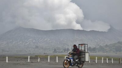 Catatan Erupsi Gunung Semeru: Tinggi Letusan Capai 900 M