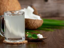 Manfaat Air Kelapa untuk Kesehatan: Info Nutrisi dan Khasiat
