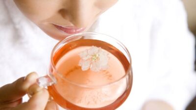 6 Makanan dan Minuman Terbaik untuk Radang Tenggorokan