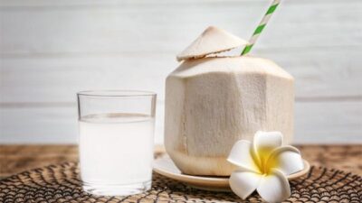 5 Orang yang Tidak Disarankan Minum Air Kelapa
