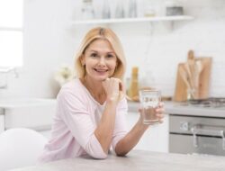 Makanan Penting untuk Perimenopause: Tips Nutrisi Terbaik