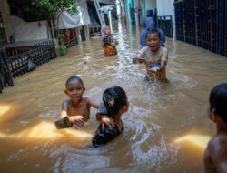 Banjir Awal Juli: Ratusan RT Jakarta Terendam, Pramono Berjuang Tanpa Istirahat