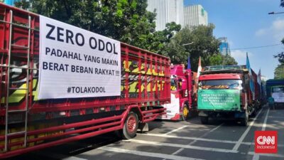 Demo Sopir Truk ODOL di Jalan Medan Merdeka Picu Kemacetan