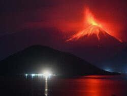 Erupsi Gunung Lewotobi Laki-laki: Kolom Abu mencapai 2 Km