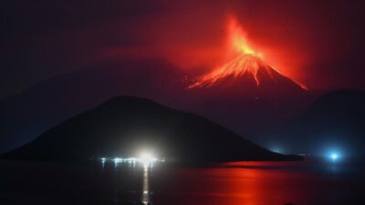 Erupsi Gunung Lewotobi Laki-laki: Kolom Abu mencapai 2 Km