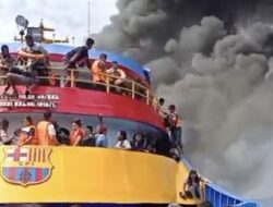 Berita Terbaru: KM Barcelona Terbakar, Penumpang Nekat Lompat ke Laut