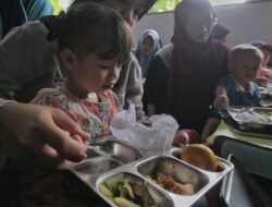 Menteri Wihaji Tinjau MBG untuk Ibu Hamil dan Menyusui