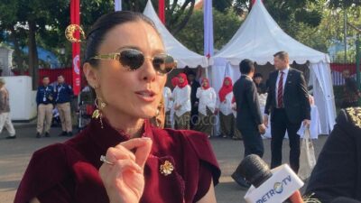 Gaya Wulan Guritno dan Raffi Ahmad di Upacara HUT ke-80 RI