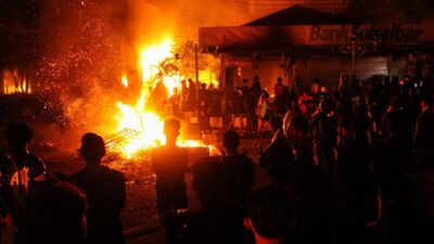 Tragedi Kebakaran di DPRD Makassar: 3 Orang Tewas dalam Demo Ricuh