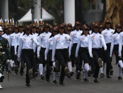 Mensesneg Kukuhkan Anggota Paskibraka 2025: Berita Terbaru