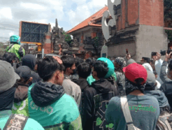 Demo di Polda Bali Ricuh: Polisi Kerahkan 2 Water Canon