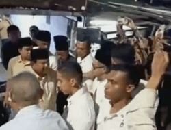 Prabowo Kunjungi Rumah Duka dengan Seskab Teddy dan Sejumlah Menteri