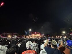 Nightlife Scene Still Thriving Near Grahadi Surabaya