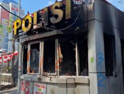 Kondisi Sekitar Polda Metro Jaya: Sisa Asap di Sabtu Pagi