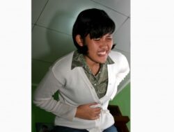 Pertolongan Pertama: Cara Mengatasi Asam Lambung Naik